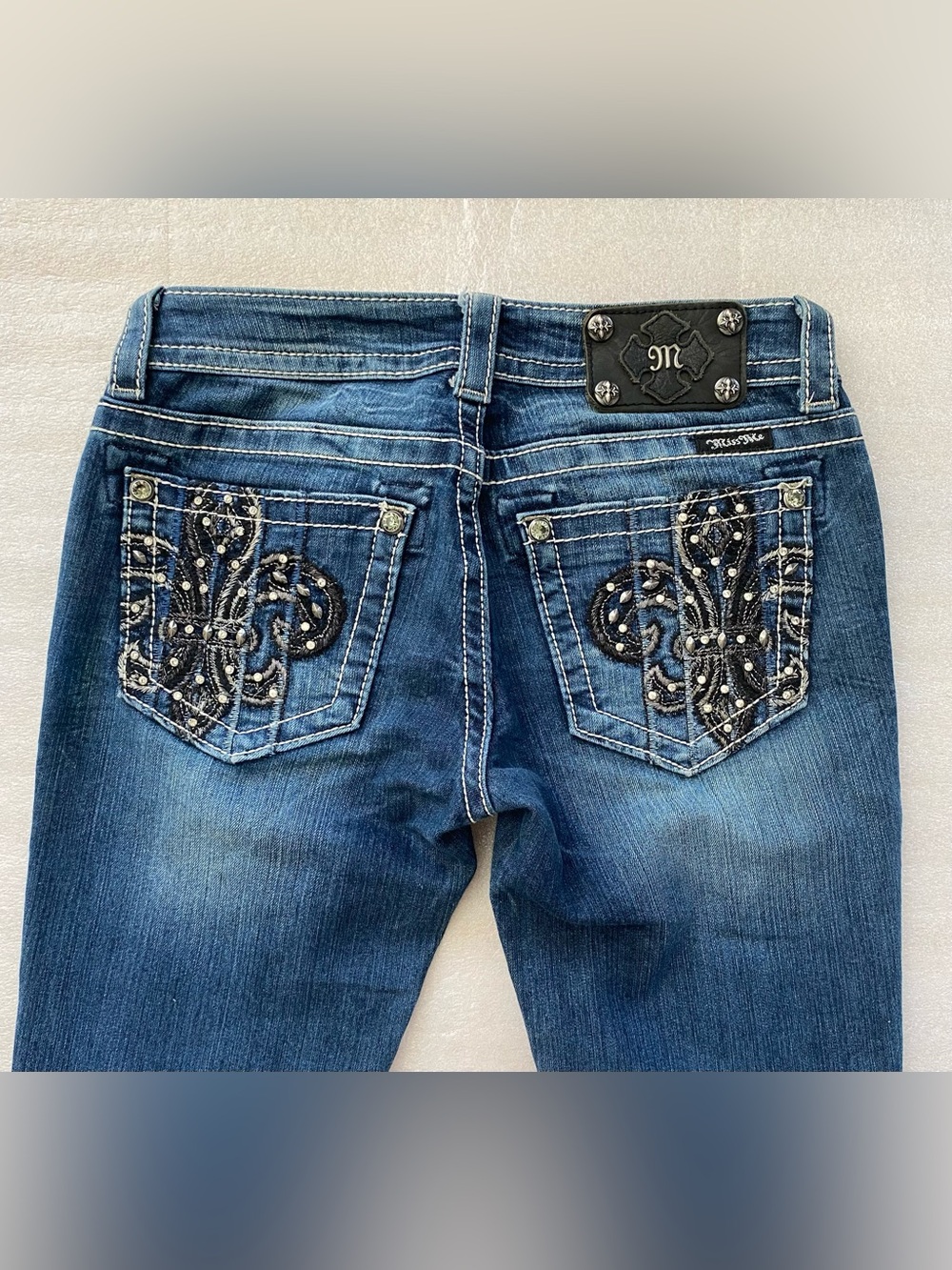 Miss Me Y2K Womens Skinny Jeans Medium Wash Blue Denim Embroidered Fleur-de-lis